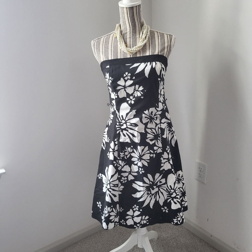 White House Black Market strapless summer dress - black/white, Size 6